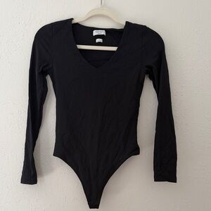 Aritzia Contour Black Top